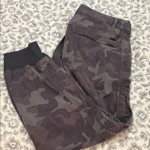 Prana camo jogger pants 🥾